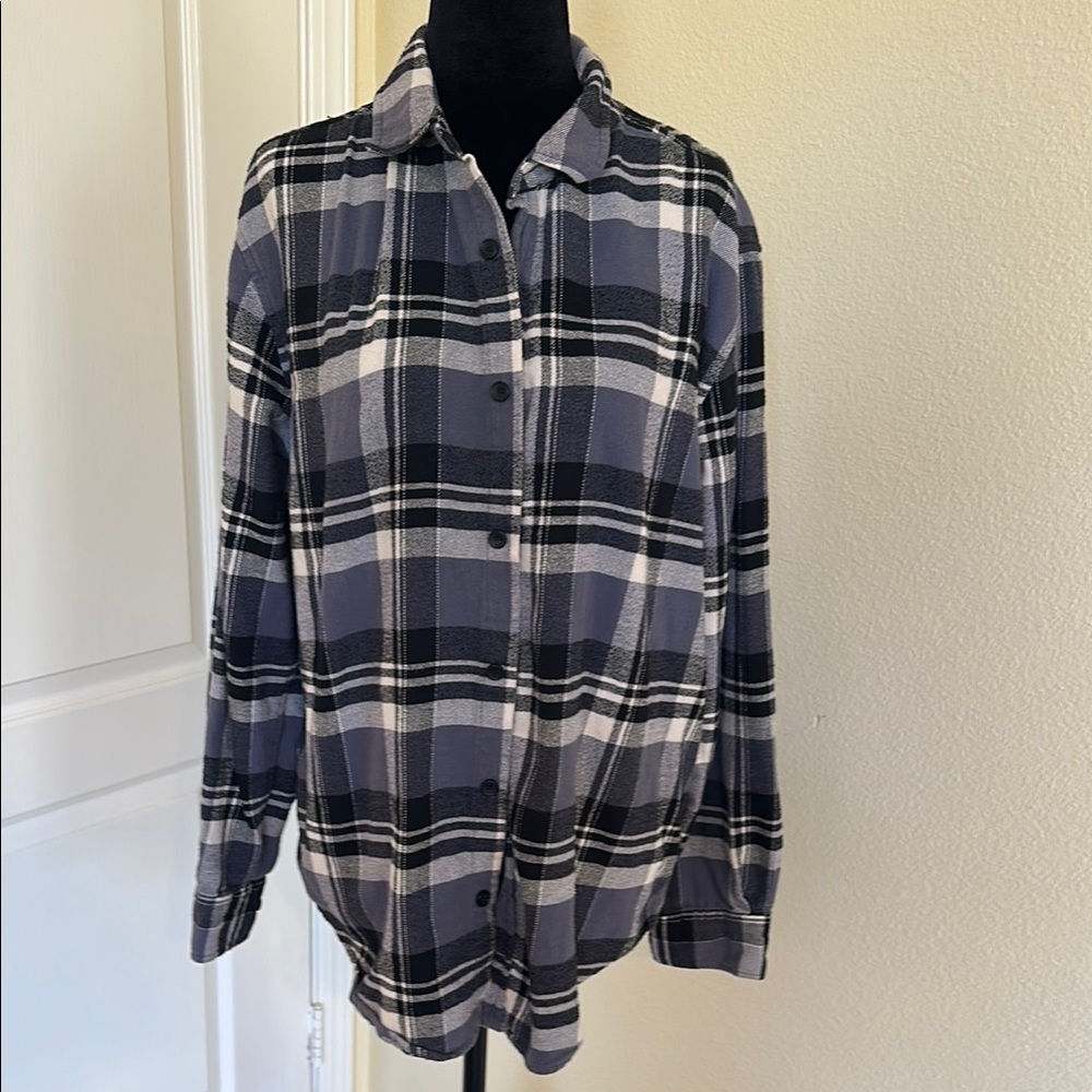 PACSUN Plaid Flannel Button-Up Shirt in Black and Gray and blue. Large